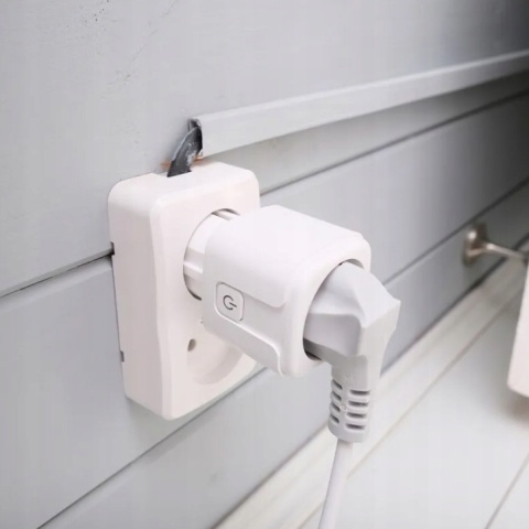 Inteligentne gniazdko WiFi Tuya Smart Life – sterowanie głosowe, pomiar energii